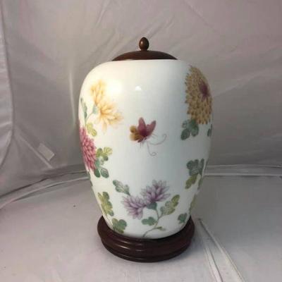 https://www.ebay.com/itm/114191848770	Br9007: Gallery Originals Porcelain Vase 	 $20 
