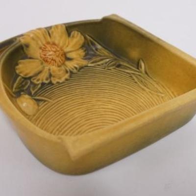 1055	ROSEVILLE POTTERY PEONY YELLOW AND GREEN HANDLED TRAY. 8 IN DEEP X 1 1/2 IN HIGH
