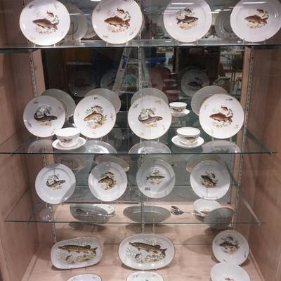 1045	20 PC BAVARIAN WINTERLING FISH SET. INCLUDING 12 - 9 1/2 IN PLATES, 2 - 4 1/2 IN BOWLS WITH UNDER PLATES, 2 - 9 IN BOWLS, 1 - 14 1/4...