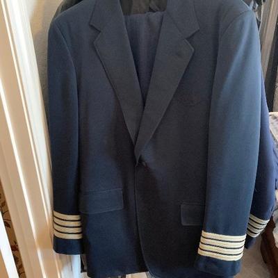 airline pilot uniforms 