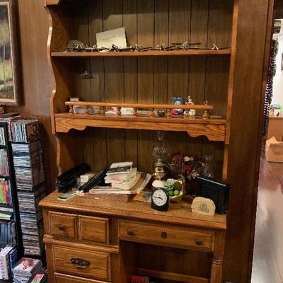 broyhill hutch/desk 