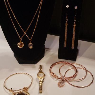 Goldtone Jewelry Collection https://ctbids.com/#!/description/share/409449 