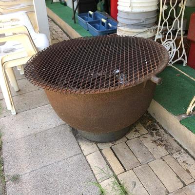 Huge iron pot/fire pit.  Has chips on rim