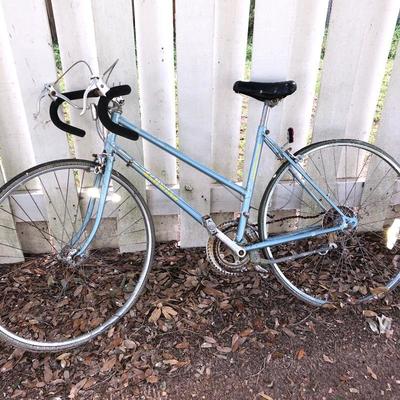 Older Schwin bicycle. Needs TLC