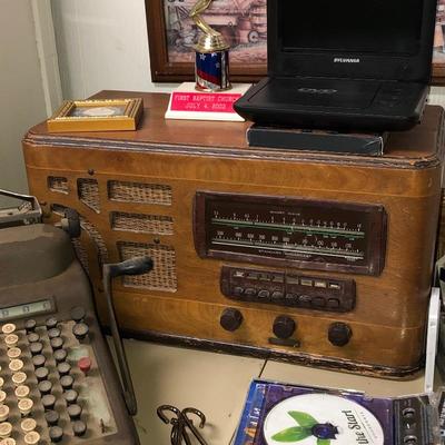 Old radio
Old ten key machine
