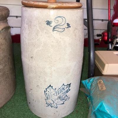 Western Stineware 2 gallon butter churn.  
Poor condition, many cracks