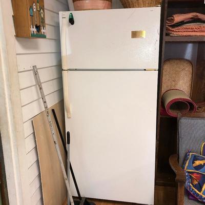 Kenmore refrigerator- works!