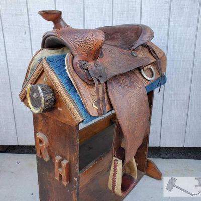 3700	

Tooled Leather Horse Saddle
Tooled Leather Horse Saddle. *Saddle Stand NOT Included*