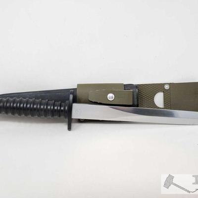 2314	

Blade w/ Sheath
Blade stamped with character, W 580996. Measures approx 9.5