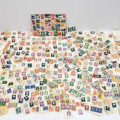 11002: Stamp Collection - 100's Of Stamps