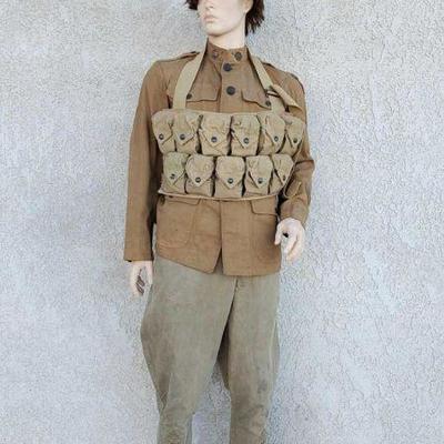 7015: U.S Army Military Uniform with Mannequin