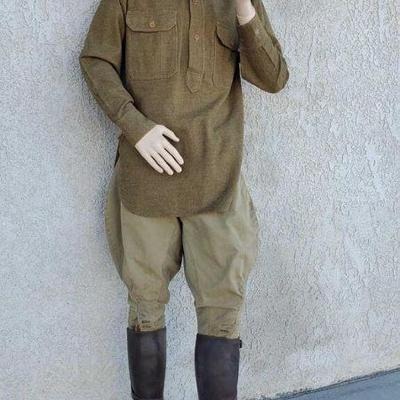 7012: U.S Army Military Uniform with Mannequin