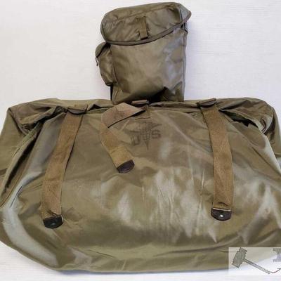 7120: US Military Medical Bags and Blankets. 	
US Military Medical Bags and Blankets
US military 4 wool blankets and bags.