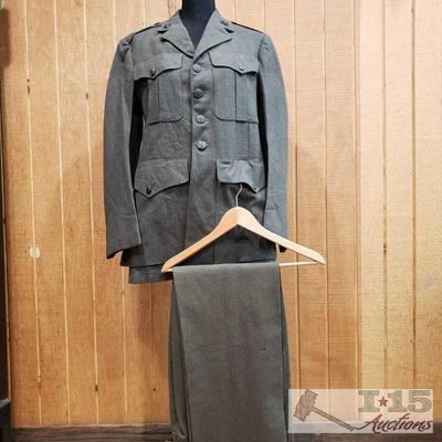 7004: US Marine Corps Military Coat with Pants