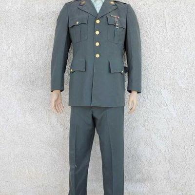 7018: U.S Army Military Uniform with Mannequin