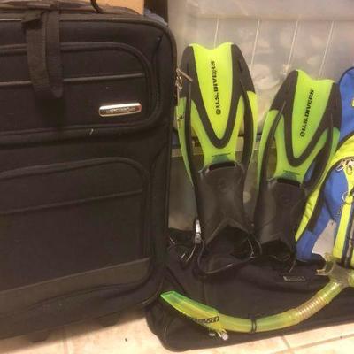 AOA016 US Divers Snorkel & Fin Set, Duffel & Suitcase