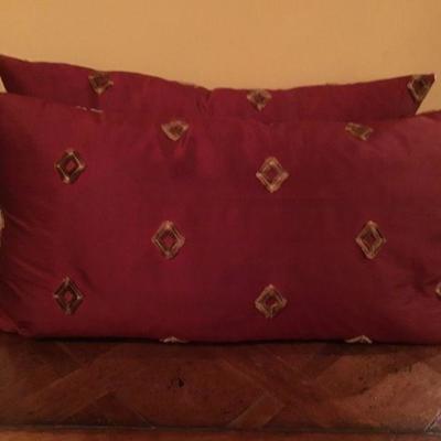 Lot or 2 Silk and down pillows