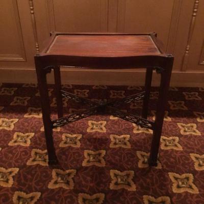 Rosewood tone end table. W=22-3/4in. x D= 15-1/4in. x H=24-1/2in.