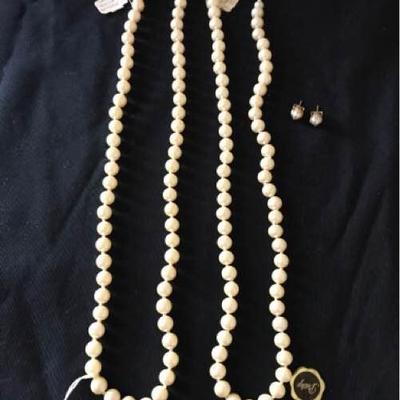 Vintage Prestige Handcrafted Pearl Necklace (2) w/ Pearl Earrings w/14kt Gold Base