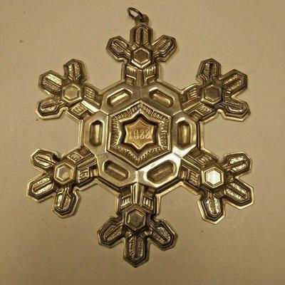 https://www.ebay.com/itm/124197874337	AB0370 USED VINTAGE 9.25 STERLING SILVER CHRISTMAS DECORATION SNOW FLAKE MADE BY GORHAM STERLING...