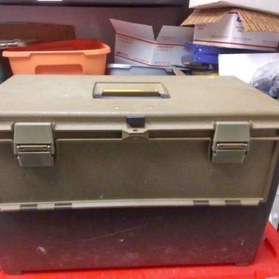 https://www.ebay.com/itm/124207320174	AB0397 USED VINTAGE ADVENTURER 2253 TACKLE BOX VLCHEK PLASTICS COMPANY . 19 X 12 X 10 INCHES...