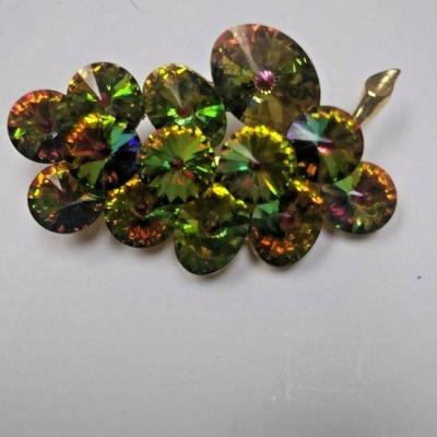 https://www.ebay.com/itm/124199046270	AB0362 USED VINTAGE MULTI COLOR RINESTONE COSTUME JEWELRY BROOCH MADE BY WE	 Auction 
