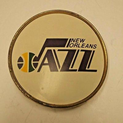 https://www.ebay.com/itm/114235271571	AB0379 USED VINTAGE 1970s  NEW ORLEANS JAZZ BASKETBALL BELT BUCKLE MADE BY H.J. ORBIT CORP. WEIGHT...