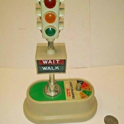 https://www.ebay.com/itm/124199011351	BU3091 USED VINTAGE 1960s BUDDY L AUTO-ACTION TOY TRAFFIC LIGHT D CELL BATTER	 Auction 
