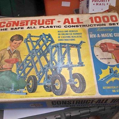 https://www.ebay.com/itm/114237762302	BU3092 1960s  USED VINTAGE TOY CONSTRUCT ALL PLASTIC CONSTRUCTION KIT  IN BOX (Maybe missing parts)...