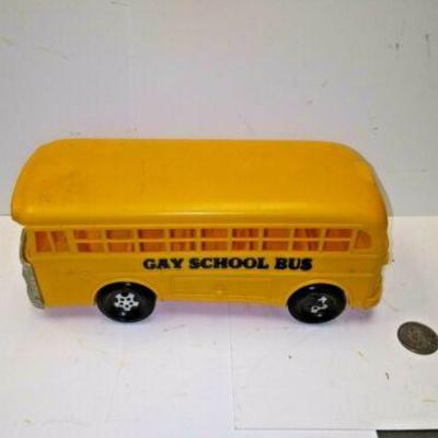 https://www.ebay.com/itm/114235311395	BU3031 VINTAGE 1960s PLASTIC TOY YELLOW SCHOOL BUS MARKED GAY SCHOOL BUS ON BOT	 $20.00 	Buy-It-Now
