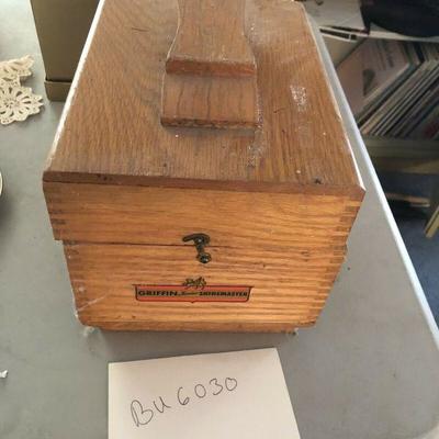 https://www.ebay.com/itm/114240446618	Bu6030 Vintage Shoe Shine Wood Box Local Pickup	 Auction 
