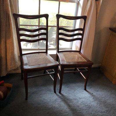 https://www.ebay.com/itm/114240083860	BU1051: Antique Cain Bottom Chairs (2) Local Pickup	 Auction 
