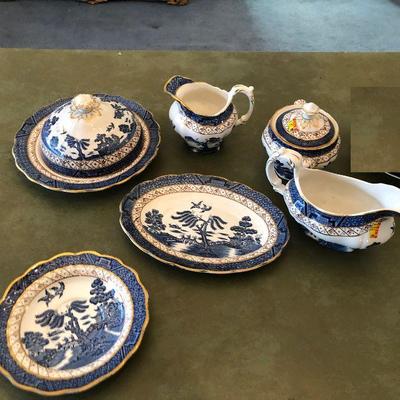 https://www.ebay.com/itm/114240278732	BU7042 Booths Real Old Willow Blue And White Dinnerware Local Pickup	 Auction 
