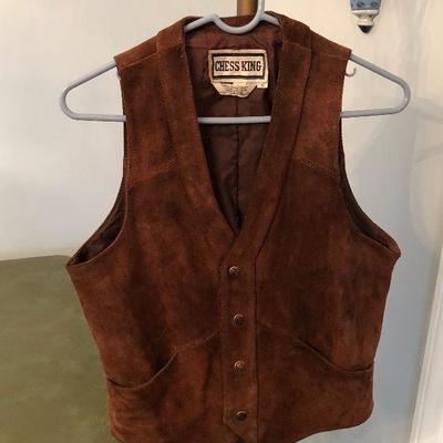 https://www.ebay.com/itm/114240274773	BU7037 Vintage Chess King M Leather Vest Local Pickup	 Auction 
