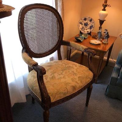 https://www.ebay.com/itm/114240033985	BU1018: Vintage Occasional Parlour Chair Local Pickup	 Auction 
