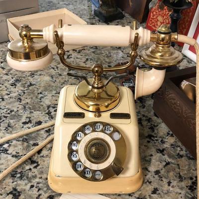 https://www.ebay.com/itm/114240213640	BU1186 Vintage Rotary Dial Phone	 Auction 
