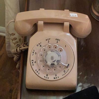 https://www.ebay.com/itm/124203597136	BU7048 Beige Vintage Rotary Dial Analog Phone Local Pickup	 Auction 
