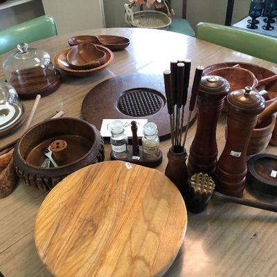 https://www.ebay.com/itm/124203544637	BU6021 Lot Of Wood Home Decor And Kitchenware Local Pickup	 Auction 
