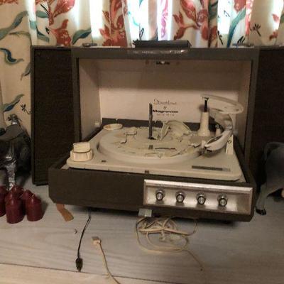 https://www.ebay.com/itm/114240135349	BU1108 VTG MAGNAVOX RECORD PLAYER PORTABLE SOLID-STATE STEREOPHONIC Local Pickup Untested Parts...