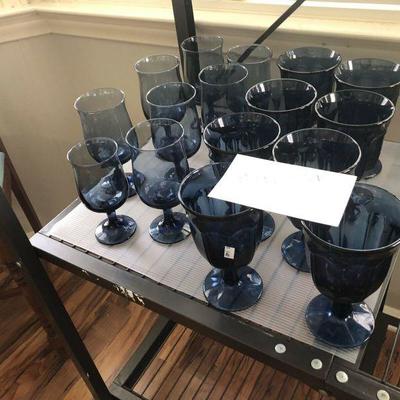 https://www.ebay.com/itm/114240447751	Bu6038 16 Pieces Of Smoked Blue Glass stemware Local Pickup	 Auction 
