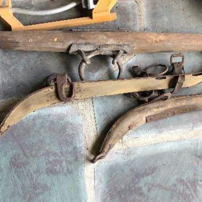 https://www.ebay.com/itm/124203606037	BU7050 Antique Horse Carriage Parts Local Pickup	 Auction 
