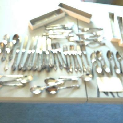 https://www.ebay.com/itm/124203552774	BU7001 Holmes And Edwards Silver Plate Flatware Local Pickup	 Auction 
