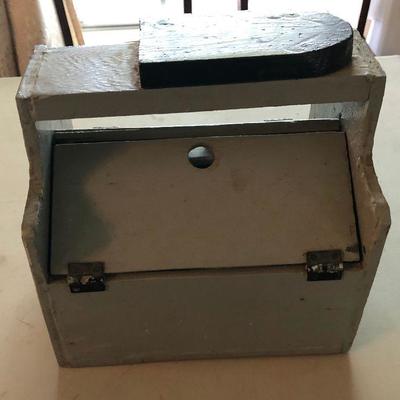 https://www.ebay.com/itm/124203576912	BU7027 primitive Shoe Shine Box Local Pickup	 Auction 

