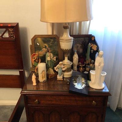 https://www.ebay.com/itm/114240226877	BU6018 Large Lot Of Catholic Statues Art ... Local Pickup	 Auction 
