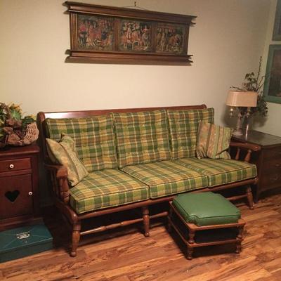 https://www.ebay.com/itm/114240092942	BU1080: Country Style Fabric and Maple Wood Sofa Local Pickup	 Auction 
