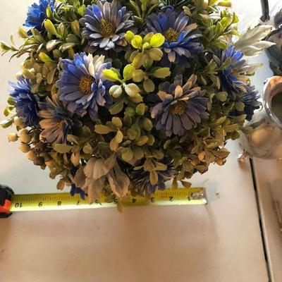 https://www.ebay.com/itm/114240272323	BU7032 Artificial Flower Arrangement Local Pickup	 Auction 
