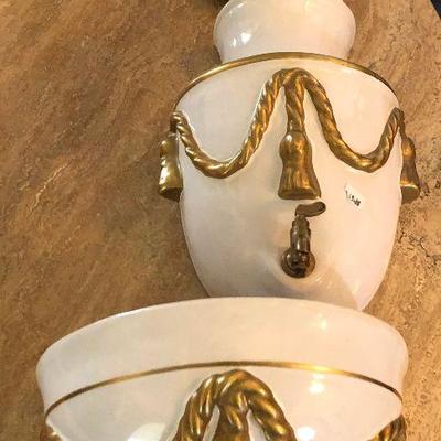 https://www.ebay.com/itm/114240269771	BU7021 Gold And White Hanging Wall Art Local Pickup	 Auction 
