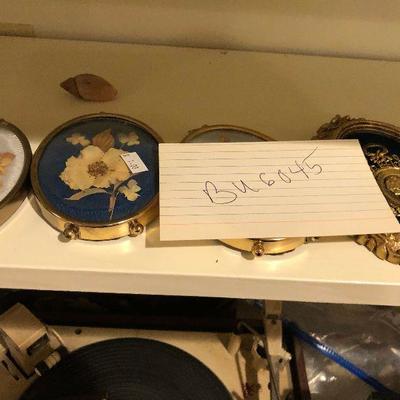 https://www.ebay.com/itm/124203551597	BU6049 5 Miniature Wall Art Local Pickup	 Auction 

