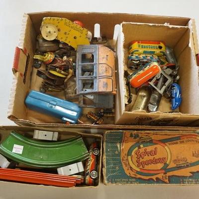 1077	LOT, TOY SPIRAL SPEEDWAY AND COLLECTION OF TIN TOY PARTS AS FOUND
