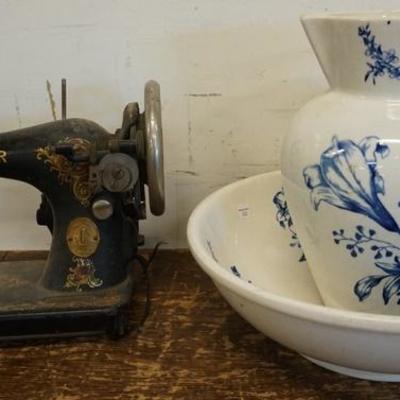 1032	LOT WATER BOWL AND PITCHER AND SINGER SEWING MACHINE
